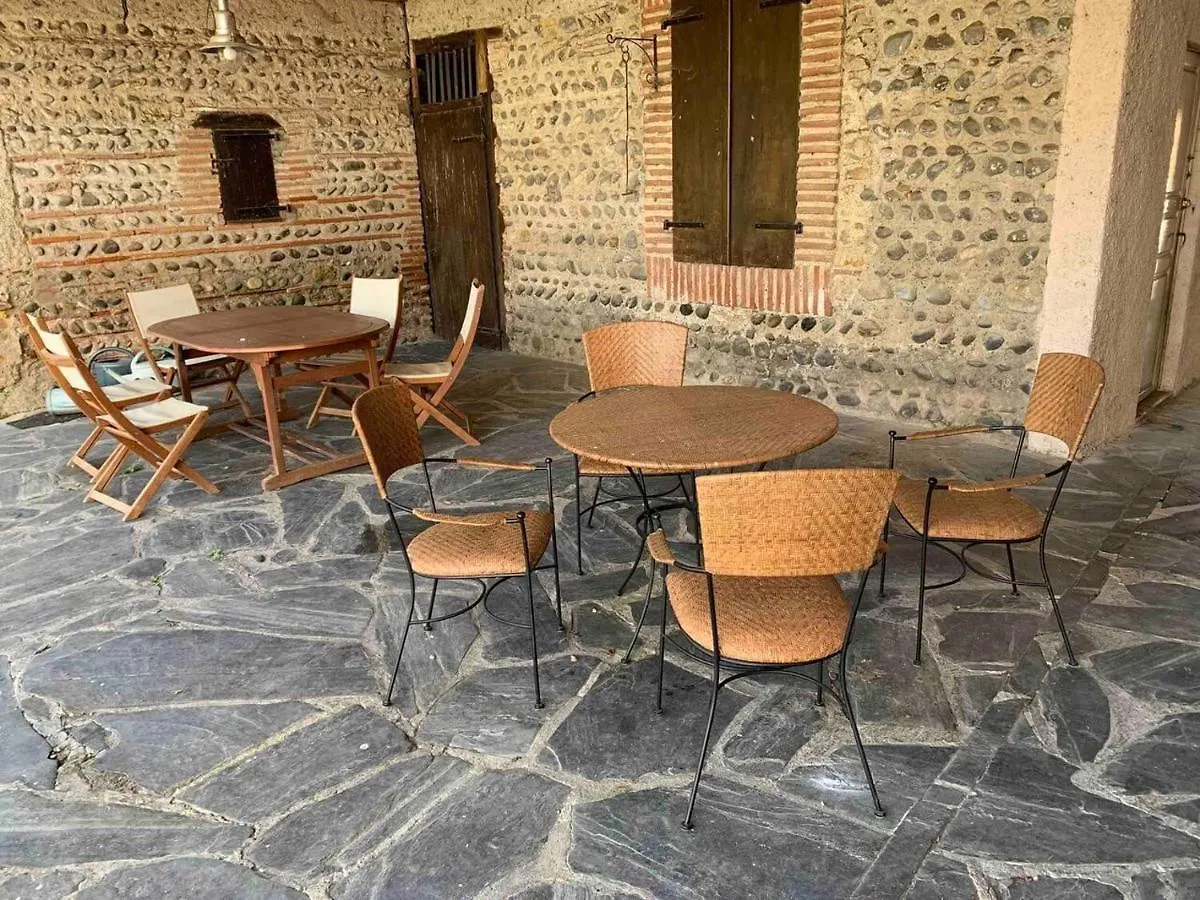 Maubourguet Villa - Sleeps 10 - Pool & Games