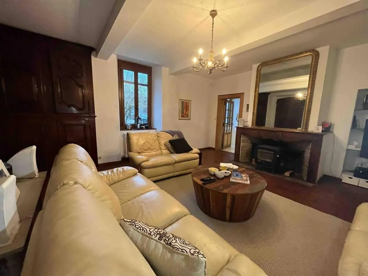 Maubourguet Villa - Sleeps 10 - Pool & Games Holiday home